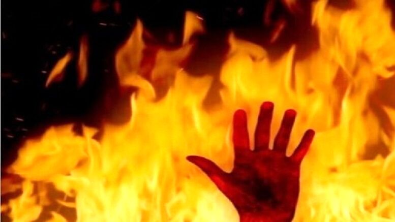مرد‌ معتاد‌ همسرش‌ را‌ به‌ آتش‌ کشید