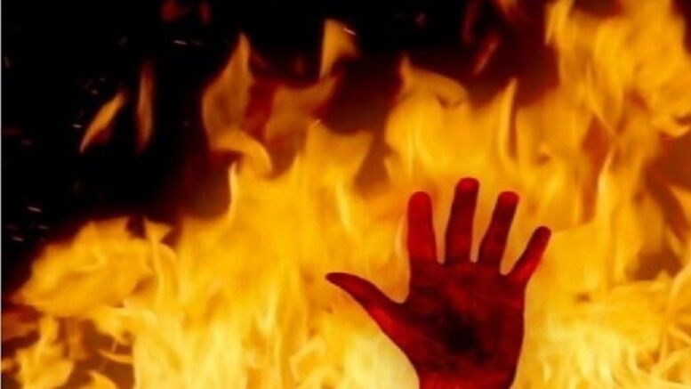 مرد‌ معتاد‌ همسرش‌ را‌ به‌ آتش‌ کشید
