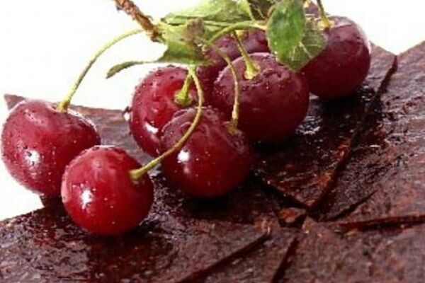 چگونه “لواشک آلبالو” را در خانه درست کنیم؟