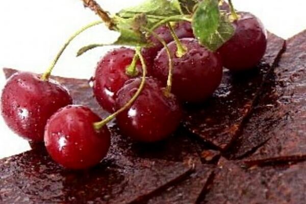 چگونه “لواشک آلبالو” را در خانه درست کنیم؟