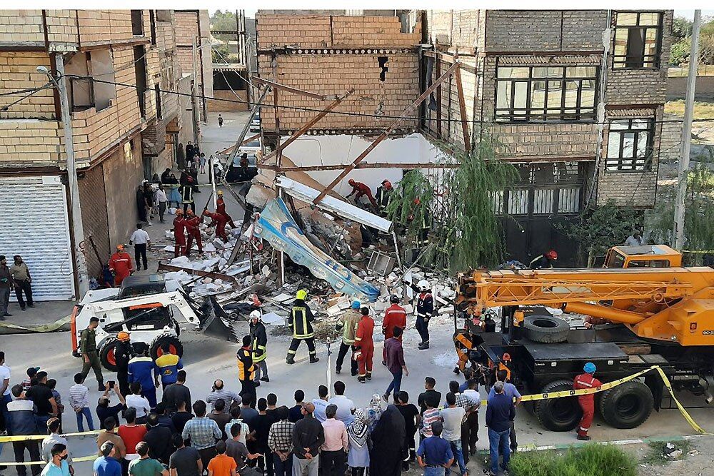 مرگ ۲ دختر نوجوان در اثر ریزش سقف سوپرمارکت