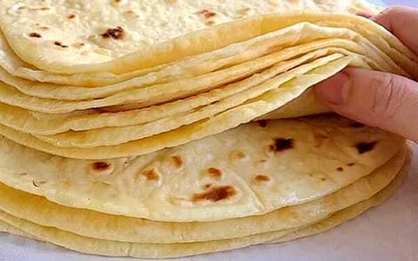 رییس اتحادیه صنف نانوایان مشهد: تغییر نرخ مصوب نان ضروری است