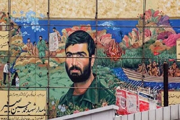 اکران ۵۳ قاب عکس شهری مزین به تصاویر شهدای دفاع مقدس در مشهد