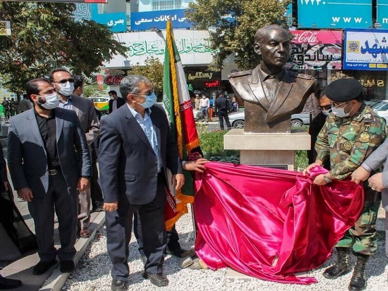 رونمایی از دیوارنگاری و سردیس شهدا در مشهد