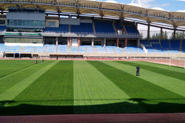 عملیات پاییزه نگهداری زمین چمن ورزشگاه بین‌المللی امام رضا(ع) به پایان رسید