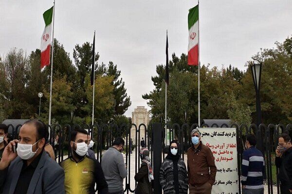 اجتماع دوستداران مرحوم شجریان در محل مراسم خاکسپاری