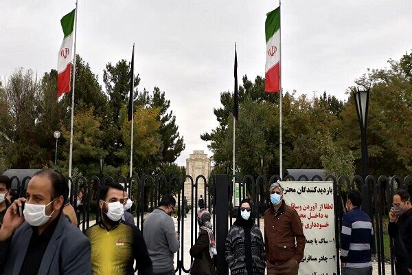 اجتماع دوستداران مرحوم شجریان در محل مراسم خاکسپاری