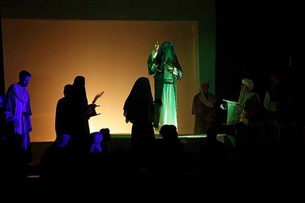 نمایش‌های خیابانی در جوار حرم رضوی