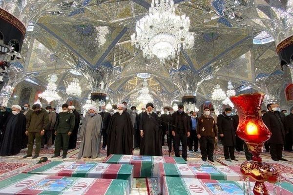 خلوت خانواده‌های شهدای خان طومان در حرم