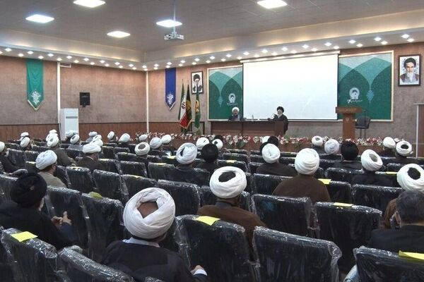 برنامه ریزی دشمن برای توزیع اسلحه قاچاق بین مردم