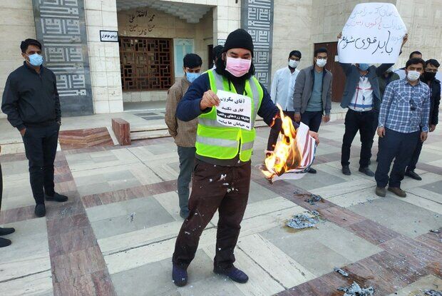 تجمع اعتراضی دانشجویان مشهدی به هتک حرمت به پیامبر(ص)