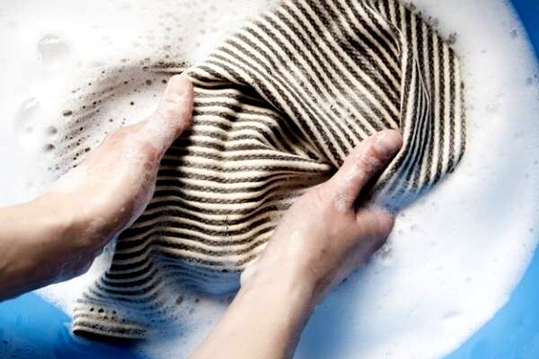 ترفندهایی جالب برای شستن لباس