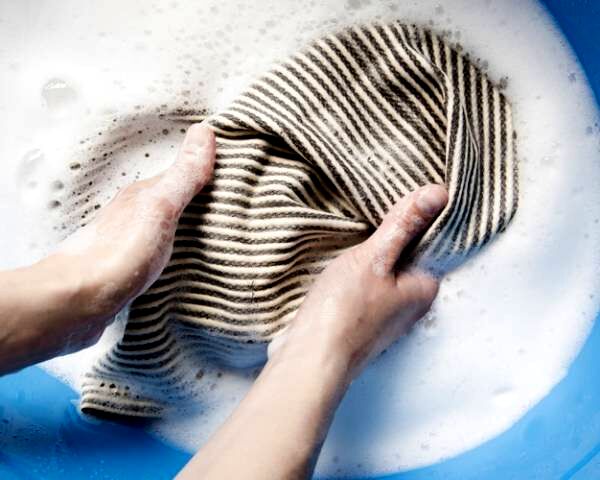 ترفندهایی جالب برای شستن لباس