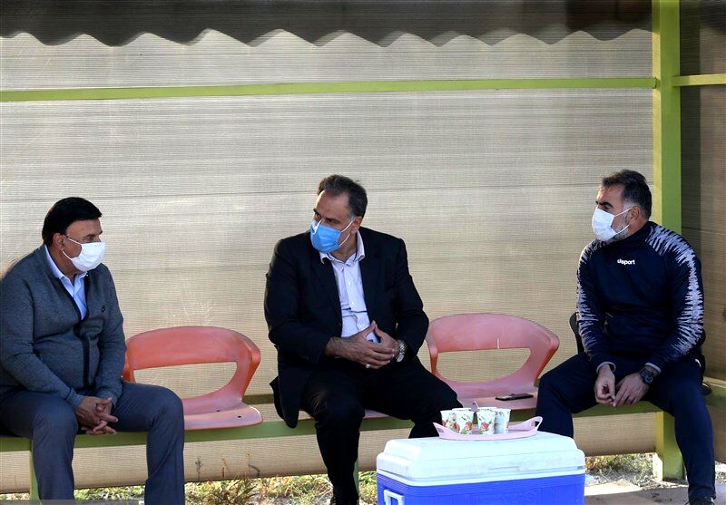 جلسه مددی و خلیل‌زاده با فکری پیش از تمرین امروز استقلال