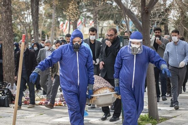 مردم یا مسئولان؛ چرا فوتی‌های کرونا 400 تایی شدند؟