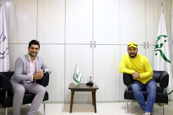 خبرفوری رسانه‌‌ی صادق و بی‌طرف است/ 
نام و نام خانوادگی‌ام در شناسنامه، محسن ایزی است/ ایزی، نام منطقه‌ای در