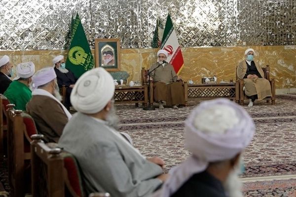 غرب ‌بی‌بندوباری و ولنگاری را به نام آزادی ترویج می‌کند