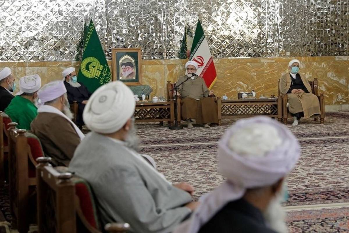 غرب بیبندوباری و ولنگاری را به نام آزادی ترویج میکند
