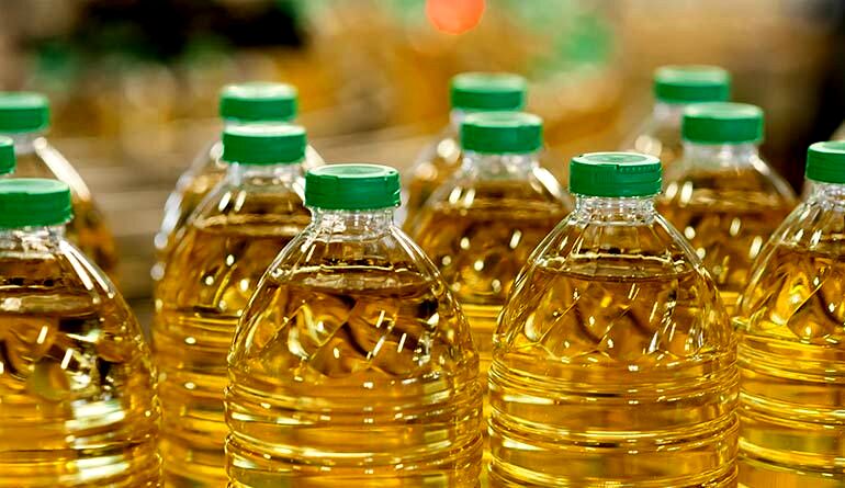 صف توزیع روغن نباتی با ارائه کارت ملی/ عکس