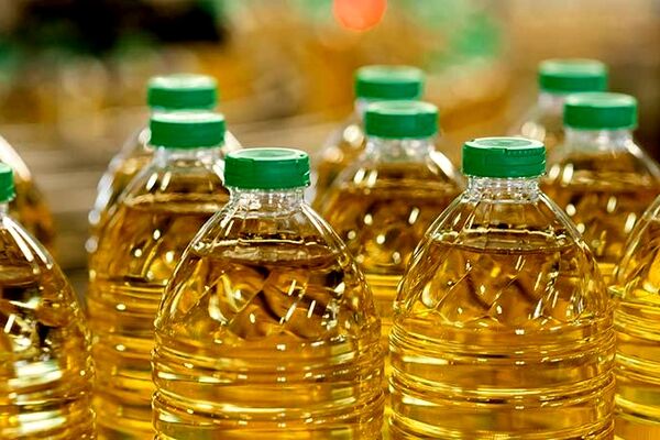 صف توزیع روغن نباتی با ارائه کارت ملی/ عکس