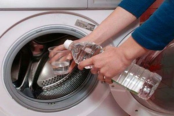 ۵ فایده ریختن سرکه در ماشین لباسشویی