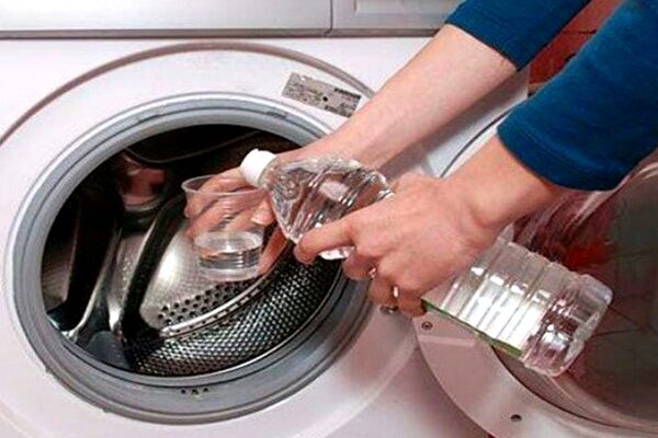 ۵ فایده ریختن سرکه در ماشین لباسشویی
