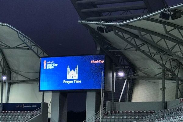 تصاویری از اقامه نماز اعضای مسلمان تیم الدحیل قبل از تمرین