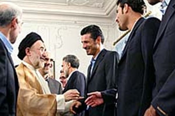 داستان مدال‌های پر دردسر محمد خاتمی