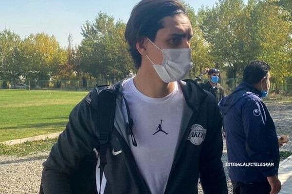 رخصت مدافع جنجالی استقلال از خانواده منصور پورحیدری