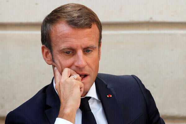مکرون: احساسات مسلمانان در قبال انتشار کاریکاتورها را درک می‌کنم!