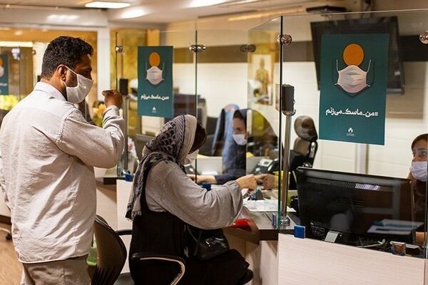 برخی ادارات استان کرمان در نخستین روز اعمال محدودیت‌های کرونایی شلوغ‌تر شد