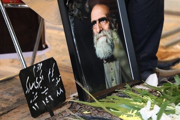 بازیگر نقش ابن‌ملجم در خانه ابدی آرام گرفت/ داریوش ارجمند: زنده‌یاد اکبری، بارها آرزو کرد با حضرت علی (ع) محشو