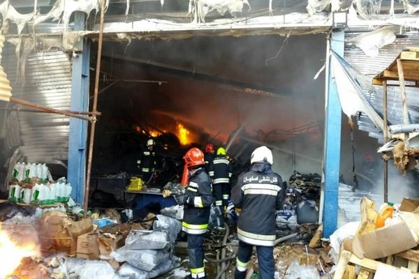 حریق انبار لوازم یدکی پس از ۹۰ دقیقه تلاش بی‌وقفه مهار شد