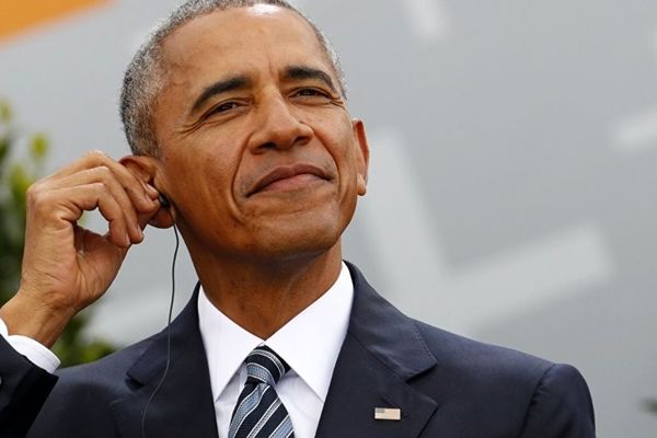 پرتاب سه امتیازی باراک اوباما در حاشیه انتخابات آمریکا در سالن بسکتبال/ ویدئو