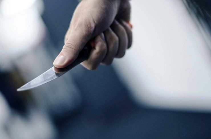 مردی با چاقو خواهر زن سابقش را وسط خیابان کشت