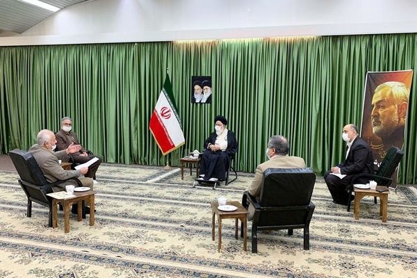 اجازه ندهید پا روی معیشت مردم بگذارند/ اگر جوانان مطالبه نکنند انقلاب اسلامی ضرر می‌کند