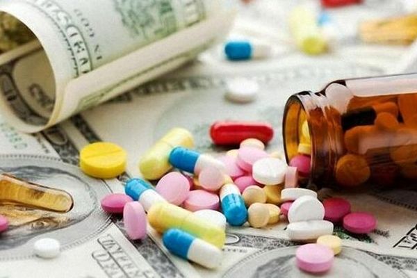 مردم برای تامین دارو به ناصرخسرو مراجعه نکنند/ فروش آنتی بیوتیک‌ با برچسب رمدسیویر!