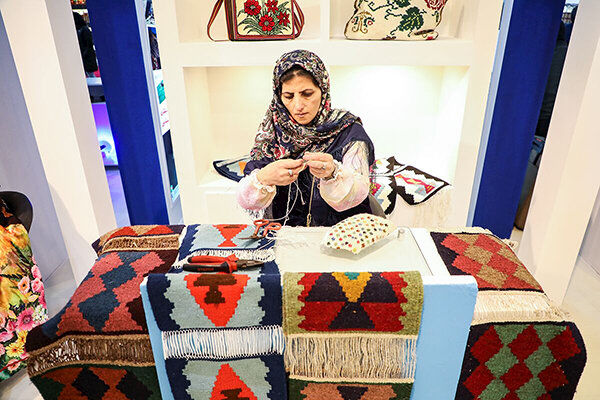 شرایط استفاده از بیمه برای هنرمندان صنایع دستی فراهم شد