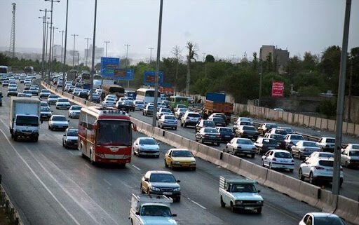 ترافیک در ورودی‌های مشهد پُرحجم است