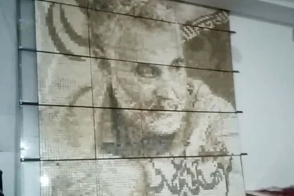 تصویرگری سنگ‌ریزه‌ها از عشق جوان افغانستانی به حاج قاسم