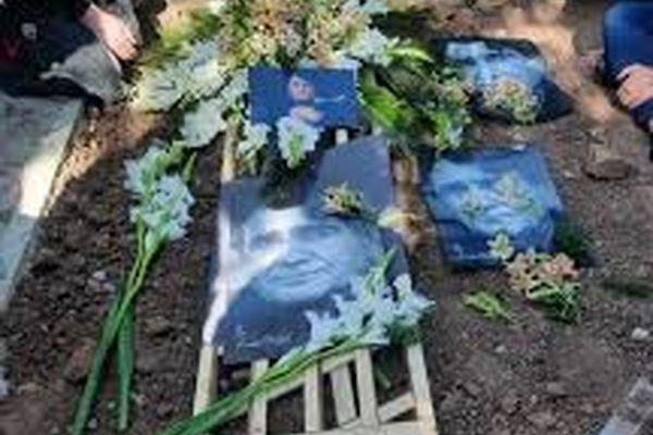 ارشاد برای سنگ قبر استاد شجریان نظری نداد