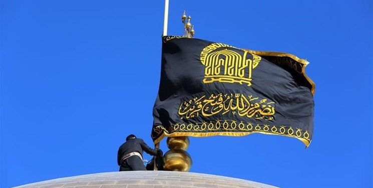 پرچم گنبد حرم رضوی به مناسبت آغاز ایام فاطمیه تعویض شد