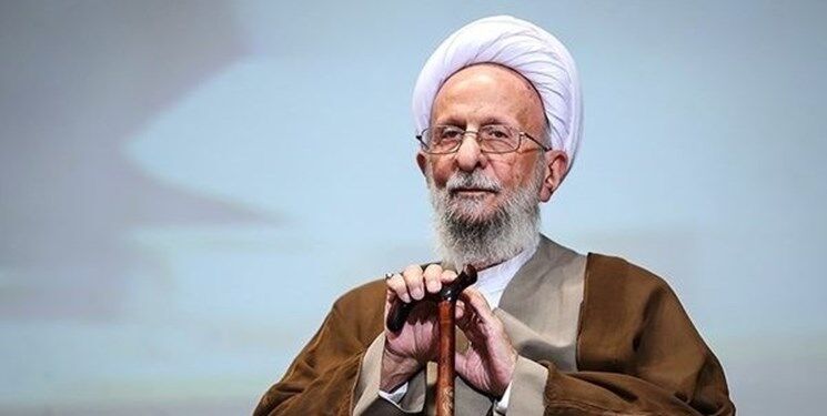 پیکر آیت الله مصباح یزدی برای طواف حرم به مشهد وارد می‌شود