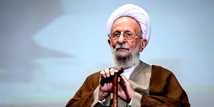 پیکر آیت الله مصباح یزدی برای طواف حرم به مشهد وارد می‌شود
