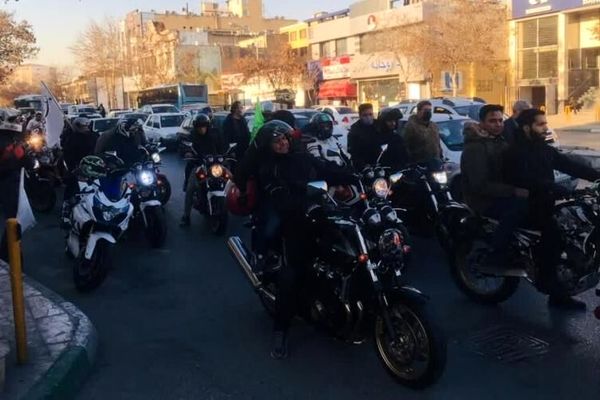 ادای احترام موتورسواران مشهدی به سردار دل‌ها