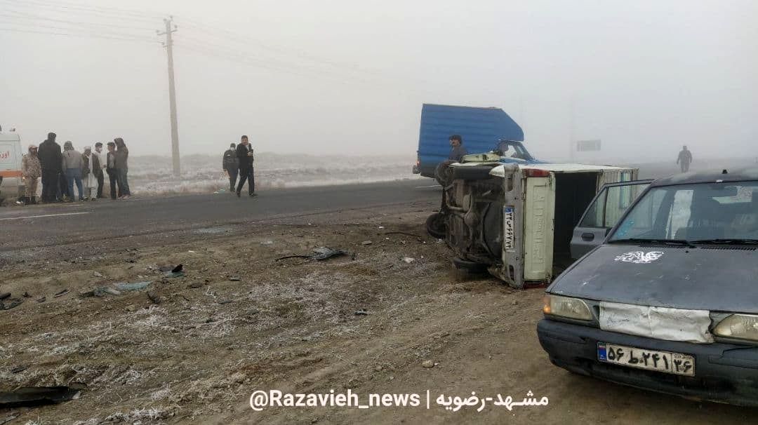 واژگونی ۳ دستگاه خودرو در محور جاده مشهد سرخس