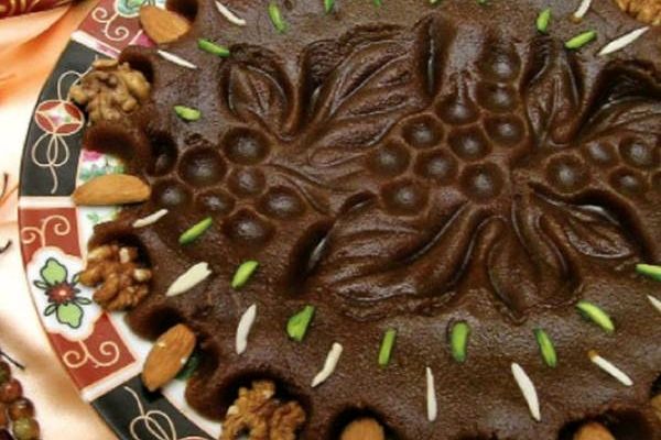 طرز تهیه “حلوا سیاه” با شیره انگور