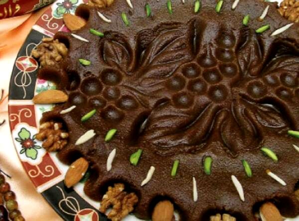 طرز تهیه “حلوا سیاه” با شیره انگور