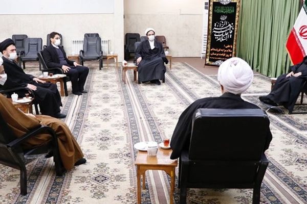 ضعیف شدن روحیه انتقادی یکی از راه‌های نفوذ دشمن است