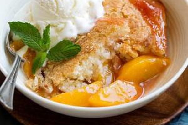 طرز تهیه کیک هلو کابلر خانگی